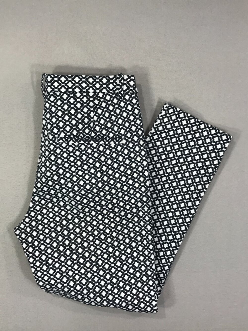 H&M Dress Pants Women's 10 Black White Geometric Flat Front Stretch Pockets